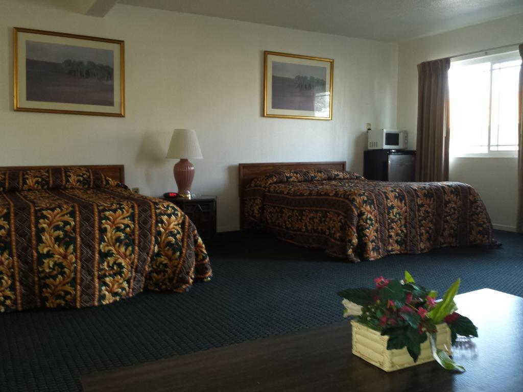 New Kansan Motel Ранчо Кукамонга Стая снимка