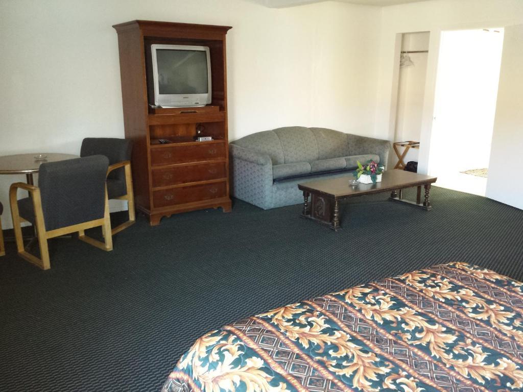 New Kansan Motel Ранчо Кукамонга Стая снимка
